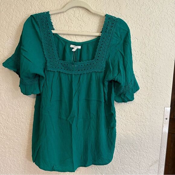 Maurices Flowy Green Crochet Neckline Top Size Small NWT - Picture 3 of 5